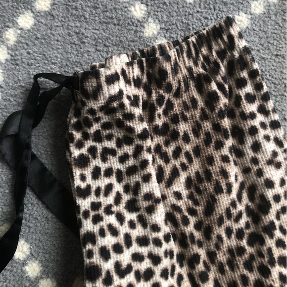 (Betsey Johnson) Leopard Cheetah Animal Print 2-Piece Pajama Set - MEDIUM - Picture 4 of 9